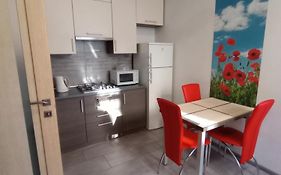Apartment On Khorvatska Street